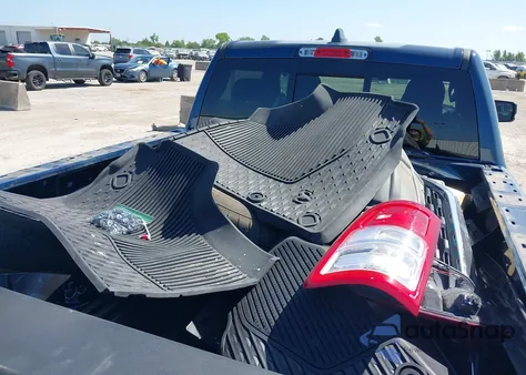 2022 Ram 1500 Lone Star 4X2 5'7 Box z USA, uszkodzony, nr VIN 1C6RREFG8NN228389